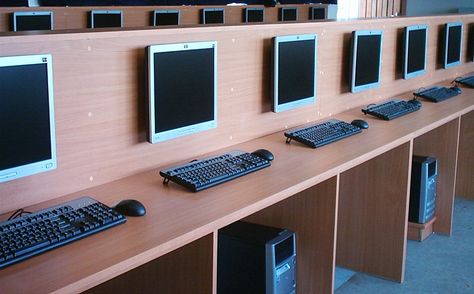 School Computer Lab Design, School Computer Room, Computer Lab Design, School Computer Lab, Lab Top, Computer Lab Classroom, Lab Design, Kids Computer, Computer Station