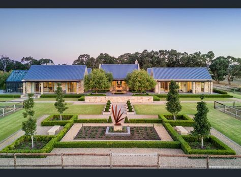 Garden Ideas Australia, Garage Loft, Modern Barn House, Rural House, Timber Door, Backyard Inspo, Modern Barn, Farmhouse Design, Barn House