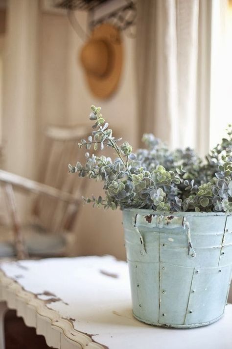 Southern recipes, decorating, Southern and New England living Spring Party Decorations, Tin Pots, Styl Shabby Chic, Vibeke Design, Rustic Crafts, Spring Party, Country Style Homes, Country House Decor, French Country Style