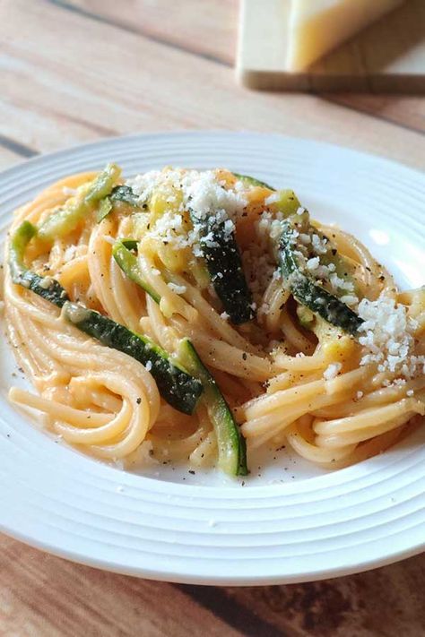 Easy Zucchini Carbonara Recipe - Recipes from Italy Traditional Carbonara Recipe, Zucchini Carbonara, Recipes From Italy, Creamy Pasta Dishes, Skillet Pasta, Italian Pasta Dishes, Sauteed Zucchini, Carbonara Recipe, Easy Zucchini