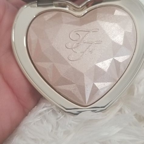 New Too Faced Love Light Prismatic Highlighter Blended By The Light Brand New In Box Body Shimmer Powder, Too Faced Highlighter, Waterproof Foundation, Diamond Lighting, Matte Bronzer, Cool Drinks, Dr Wardrobe, Bronzing Powder, Highlighter Palette