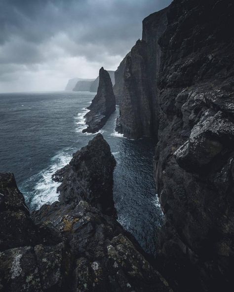 Viking Moodboard, Lightlark Series, Planet Ideas, Coastal Mansion, Dark Naturalism, Dark Landscape, Lighthouse Keeper, Landscape Photography Nature, Stormy Weather