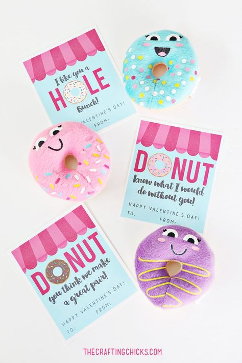 Donut Valentine Printables - A fun class valentine or try adding these tags to a box of donuts for teachers, neighbors or friends! Donut Classroom, Donut Valentine, Superhero Valentines, Free Printable Valentines Cards, Diy Crafts Kids, Class Party Ideas, Cheesy Valentine, Fun Valentines Day Ideas, Valentine Printables