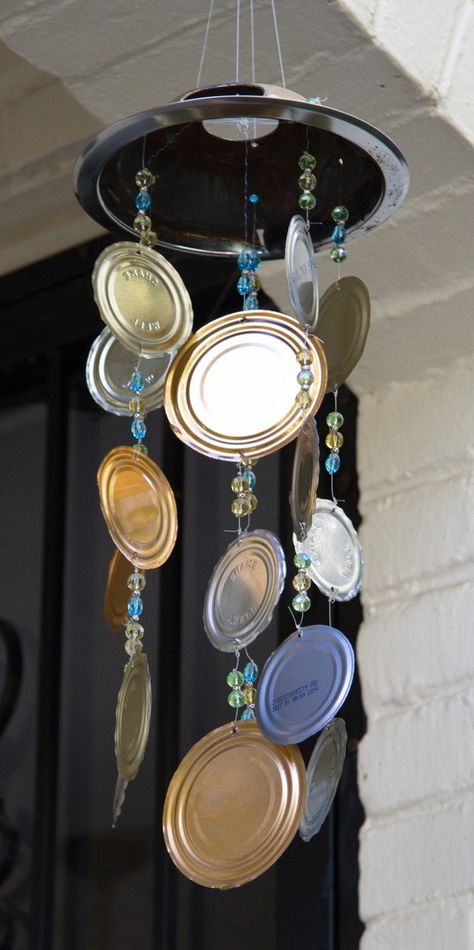 Blossoms & Blueprints: Image Windchimes Diy, Wind Chimes Homemade, Wind Chimes Craft, Tin Can Art, Aluminum Can Crafts, House Crafts, Wind Sculptures, Can Lids, Tin Can Crafts