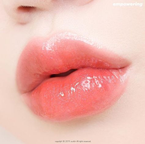 Princess Peach Lips Aesthetic, Princess Peach Lips, Gloss Aesthetic, Lips Aesthetic, Peachy Lip, Lip Pictures, Lips Inspiration, Makeup Korean, Peach Lips