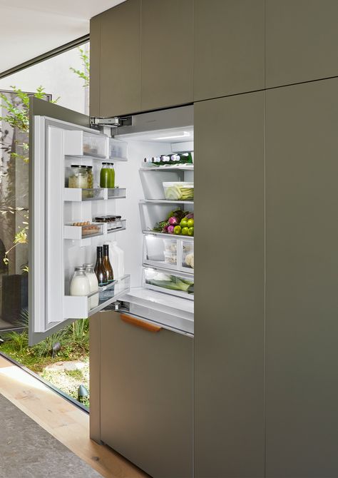 South Yarra House by Lande Architects ft. Fisher & Paykel – Video Feature - The Local Project Luxury Kitchen Appliances, Integrated Refrigerator, Cabinet Fridge, Kitchen Butlers Pantry, Coin Café, Best Refrigerator, Mcm House, Kitchen Appliances Luxury, Teenage Room