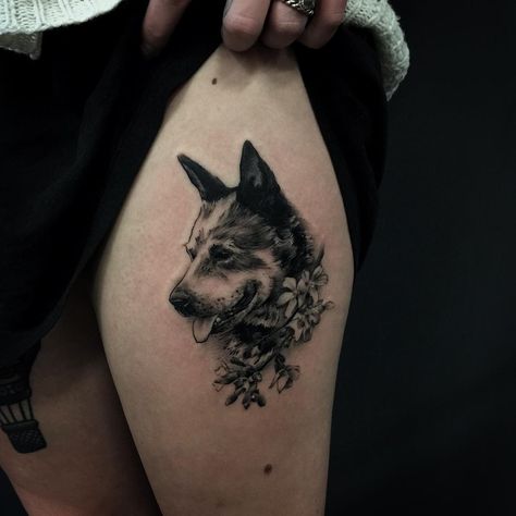 “Thanks Nicole” Tattoos For Dog Lovers, Dog Memorial Tattoos, Dog Paw Tattoo, Geniale Tattoos, Memorial Tattoo, Celtic Tattoos, Memorial Tattoos, Home Tattoo, Foot Tattoo