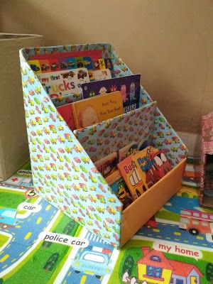 Sonshine Mumma: DIY Book Shelf | Cardboard Box Book Shelf Diy Books Organizer, Diy Bookshelf Kids, Carton Diy, Cardboard Box Crafts, Cardboard Toys, Diy Storage Boxes, Úložný Box, Book Holder, Bookshelves Kids