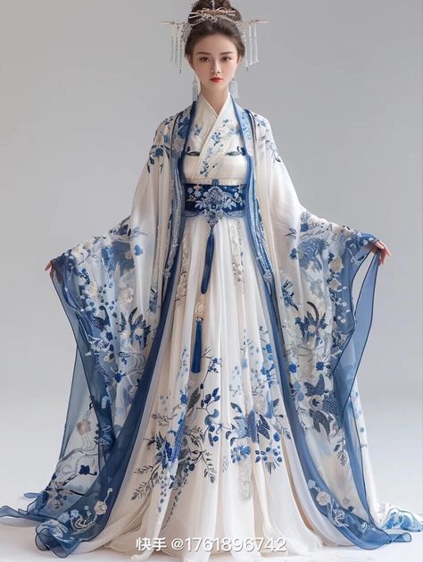 Japanese Gowns Traditional, Japanese Wedding Dress Traditional, Royal Kimono, Fantasy Attire, Traditional Japanese Wedding, Japanese Wedding Dress, Japanese Wedding Kimono, Whimsical Clothing, Chinese Princess Dress