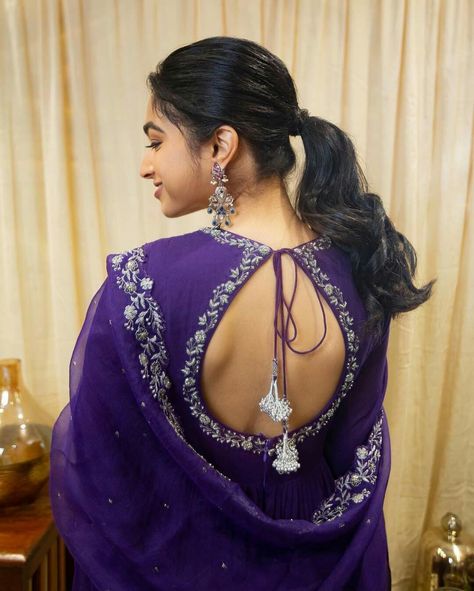 Blouse With Threads Back, Silk Dress Neck Designs Latest, Keyhole Neckline Blouse Indian, Back Blouse Work Designs, Dresses Back Neck Designs, Blouse Patterns Latest Back, Blouse Back Designs For Silk Sarees, Back Neck Dori Designs For Kurtis, Blouse Back Side Designs Latest