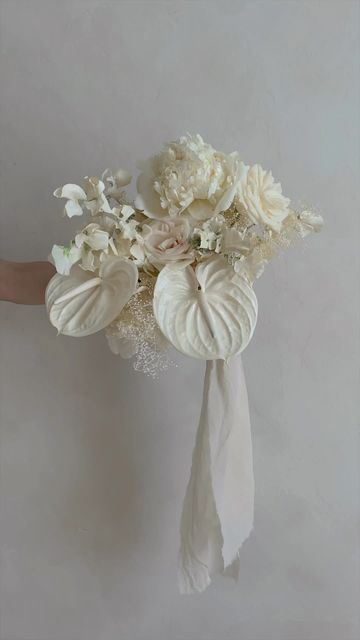 Alexandra Clement (McNamara) on Instagram: "A moment for this bouquet @billieflowerco #bouquet #bridalbouquet #weddingflowers" Brides Flowers Bouquet, Bridesmaid Bouquet White, White Flower Arrangements, White Roses Wedding, Rose Bridal Bouquet, Bridal Bouquet Flowers, White Bridal Bouquet, Modern Flower Arrangements, Rose Arrangements