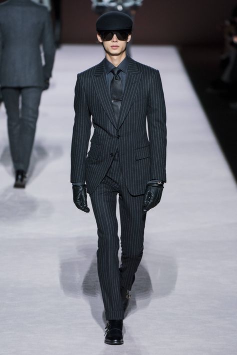 Tom Ford Autumn/Winter 2019 Ready-To-Wear Collection Tom Ford Menswear, Tom Ford Fashion, Tom Ford Suit, 2016 Menswear, Tom Ford Men, Calvin Klein Men, Trends 2022, Gentleman Style, Suit Fashion