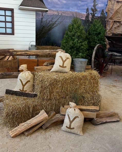 Country boy 🤠 . . . . . . . . . . . #yellowstone #countryboy #paramountmx #rancho6666 #ranchoyellowstone #montana #wayoming_usa Yellowstone Party Ideas, Yellowstone Party, Guys 21st Birthday, Country Boy, Yellow Stone, Country Boys, 21st Birthday, Bday Party, Event Decor