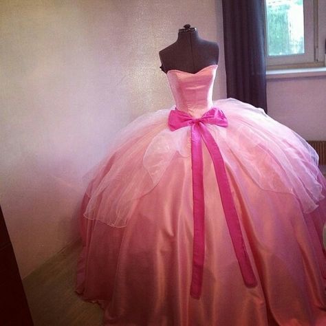 Charlotte gown Charlotte La Bouff, Frog Cartoon, Princesa Charlotte, Frog Costume, Disney Dress Up, Gown Ideas, Costume Making, Pink Ball Gown, Charlotte Dress