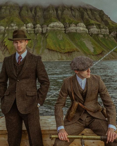 THOMAS FARTHING ʟᴏɴᴅᴏɴ on Instagram: “FREE WORLDWIDE SHIPPING on orders over £200. Enter BONFA2020 at Checkout *Offer ends Midnight on Wednesday 8th July 2020 BST. (In High…” 1900 Fashion Women, Thomas Farthing, Harris Tweed Suit, Tweed Run, 1900 Fashion, English Gentleman, British Country, Tweed Suit, Suit Collection