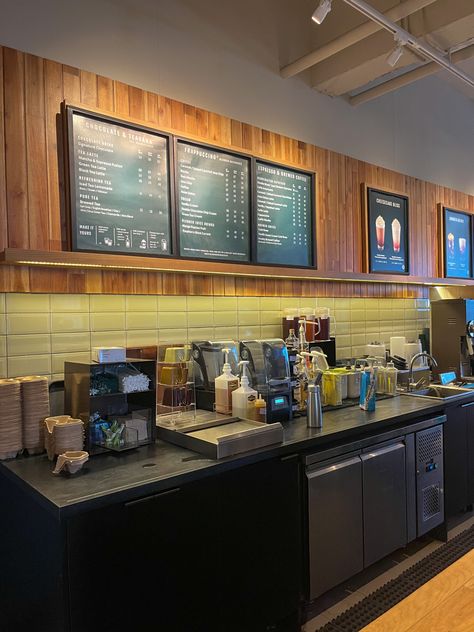 Starbucks Cafe, Cafe Interiors, Food Kiosk, Small Cafe Design, Cafe Ideas, Small Cafe, News Cafe, Coffee Menu, Drinks Design