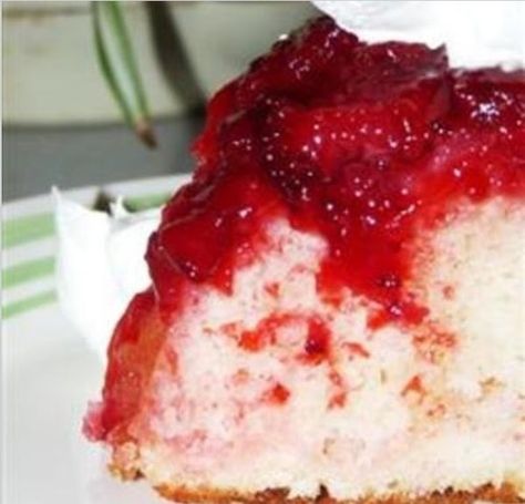 Strawberry Upside Down Cake, Doner Kebab, A Piece Of Cake, Think Food, Upside Down Cake, Piece Of Cake, Eat Dessert First, Yummy Sweets, Strawberry Recipes