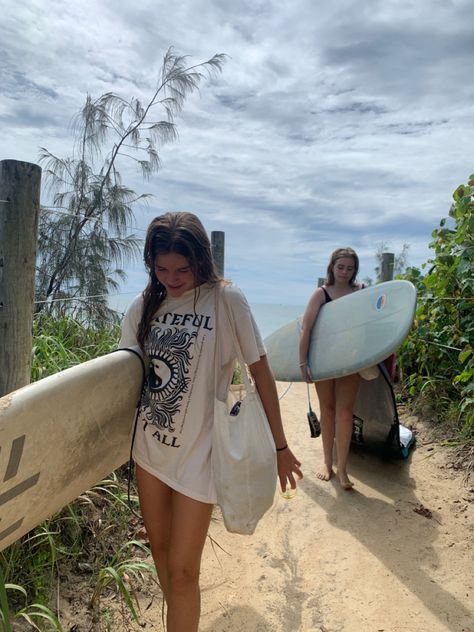 Surf Girl Outfits, Surf Girl Aesthetic, Surfer Girl Aesthetic, Summer Girl Aesthetic, Beachy Girl, Surf Aesthetic, Beach Girl Aesthetic, Summer Goals, Summer Plans