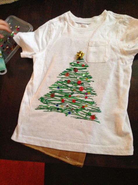 Puffy Paint Christmas Sweater, Christmas Shirt Diy Kids, Puffy Paint Christmas Shirt, Diy Christmas T Shirts Ideas, Diy Christmas T-shirt, Christmas Tee Shirt Ideas, Diy Kids Christmas Sweater, Diy Christmas Shirts For Kids, Puffy Paint Shirts