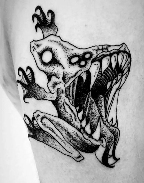 Creepy Pretty Tattoo, Severed Arm Reference, Gothic Filler Tattoo, Est 2000 Tattoo Ideas, Spooky Nature Tattoo, Oddity Tattoo Ideas, Creepy Nature Tattoo, Hayna Mask Tattoo, Beartrap Tattoo