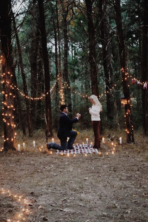 Wood Proposal Ideas, Proposal Set Up Ideas Outside Winter, Special Proposal Ideas, Proposal Ideas In The Woods, Woods Proposal Ideas, Fall Wedding Proposal Ideas, Outdoor Proposal Ideas Woods, Rustic Proposal Ideas, Proposal Ideas Woods