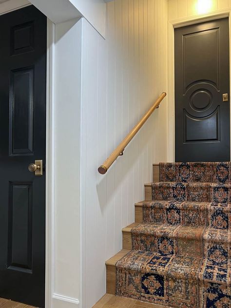 Stair Railing with Wooden Handrail and Brass End Caps DIY Project Stair Railing Ideas, Black Stair Railing, Wooden Handrail, Wood Railings For Stairs, Diy Stair Railing, Wood Stair Treads, Metal Stair Railing, Modern Stair Railing, Metal Handrails