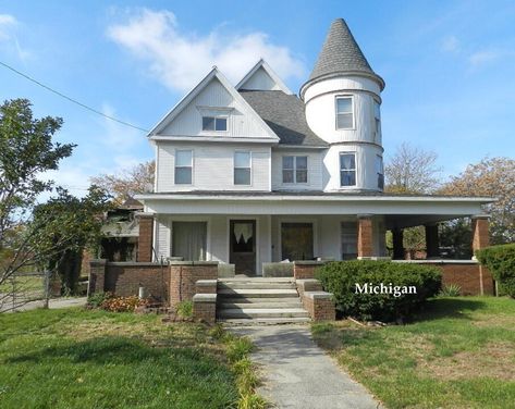 Cheapish Fixer Upper Queen Anne Victorian Home For Sale in Michigan Under $170K - Old Houses Under $50K Older Homes, The White Queen, Queen Anne Victorian, Benton Harbor, Porte Cochere, Old Houses For Sale, Front Patio, Victorian Home, Wrap Around Porch