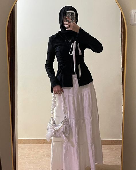 It’s the weekend, let’s act like it :3 #fyp #explore #potd #ootd #viral #asthetic #اكسبلور #عشوائيات #random #hijab #fashion #model #hijabfashion #حجاب #ستايل Hijab Maxi Skirt, Black Skirt Outfit Hijab, Skirt Outfits Hijab, Black Maxi Skirt Outfit, Theatre Outfit, Black Skirt Outfits, Hijabi Outfit, Fluffy Skirt, Hijab Outfits