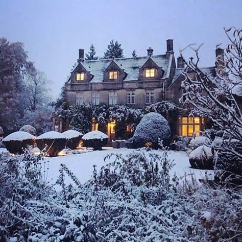 2,983 Likes, 41 Comments - Visit The Cotswolds (@visitthecotswolds) on Instagram: “The Cotswolds turned white today ❄️⛄️❤️. This picture shows the exquisite @barnsley_house. It’s…” Regency Christmas, Christmas Stairs Decorations, Christmas Stairs, England Winter, Stone Cottages, English Castles, A White Christmas, House Hunters, Christmas Town