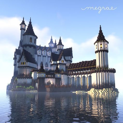 Minecraft White Castle Ideas, Minecraft Survival Castle Base, Elvin Castle Minecraft, Minecraft Fantasy Castle Layout, Modern Castle Minecraft, Mincraft Idea Castel, Minecraft Fantasy Castle Tutorial, Minecraft Castle Survival, Minecraft Castle Inspiration