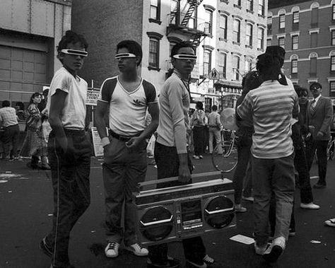 The Bronx, late 70s. Soundcloud Era, Jamel Shabazz, Cultura Hip Hop, Trip Hop, Historical Images, Nova York, Hip Hop Culture, Break Dance, Street Dance