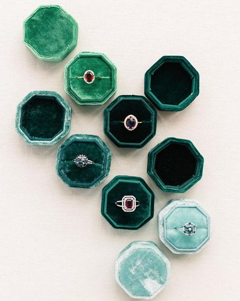 Engagement Boxes, Velvet Ring Box Wedding, Vintage Proposal, Hexagon Jewelry, Classy Ring, Trendy Wedding Favors, Honey Wedding Favors, Blue Wedding Rings, Vintage Ring Box