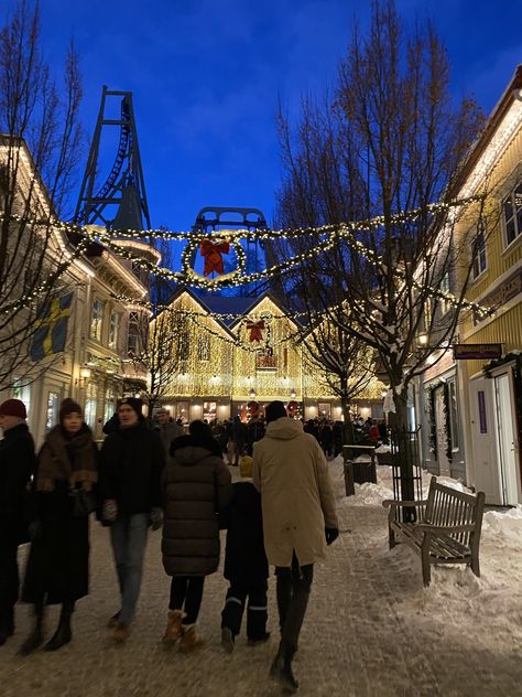 Liseberg, jul, christmas, julafton, sverige, svensk jul, themepark, rollercoaster, scandi, winter, sweden, inspo Scandi Christmas Aesthetic, Christmas In Denmark, Christmas In Sweden, Scandi Winter, Sweden Winter, Winter Scandinavian, Sweden Christmas, Scandinavian Winter, Sweden Travel