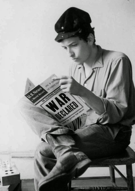 Jerry Schatzberg, Bob Dylan Quotes, Bobs Pic, Celebrities Reading, People Reading, Francoise Hardy, Joan Baez, Robert Allen, Shooting Photo