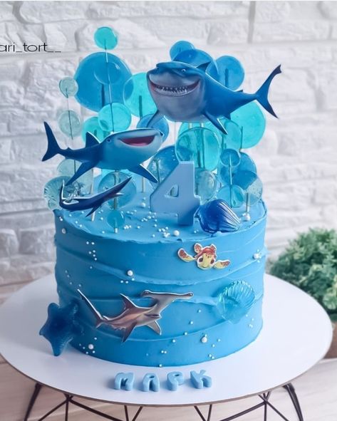 Shark Themed Birthday Cake, Shark Cakes For Kids, Cake Shark, Hammerhead Shark Cake, Shark Theme Cake, Shark Birthday Party Cake, Sea Cake Ideas, Easy Shark Cake, Shark Cakes