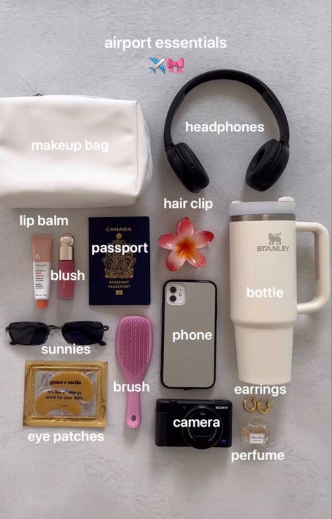 What Is In My Travel Bag, Packing For A Month Trip Summer, Long Trip Essentials, Travel Aesthetic Essentials, Holiday Bags Summer, Trip Bag Packing Lists, Plane Essentials Long Flights, Aesthetic Travel Packing, Vacation Essentials List