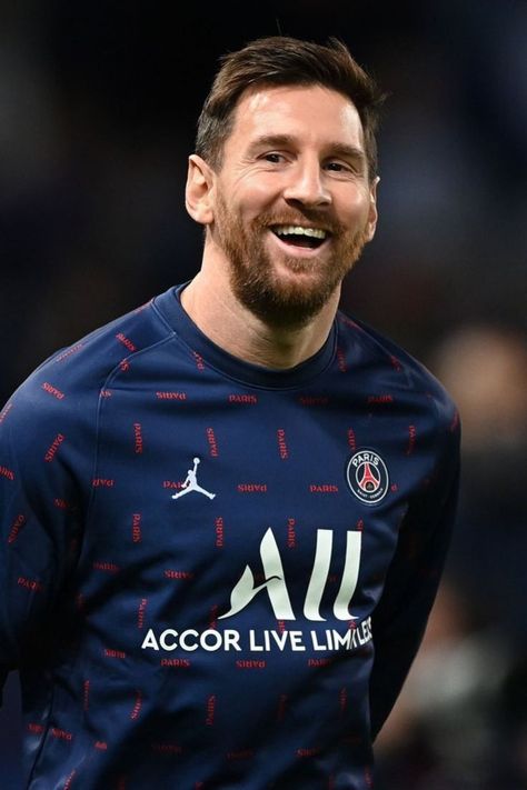 Lionel Messi in PSG's training ground with training kit. He is laughing & enjoy his training. #messi #psg #liomessi Messi Psg, Fc Barcelona Wallpapers, Messi Videos, Argentina National Team, Lionel Messi Wallpapers, Lionel Andrés Messi, Best Football Players, Training Kit, Messi 10