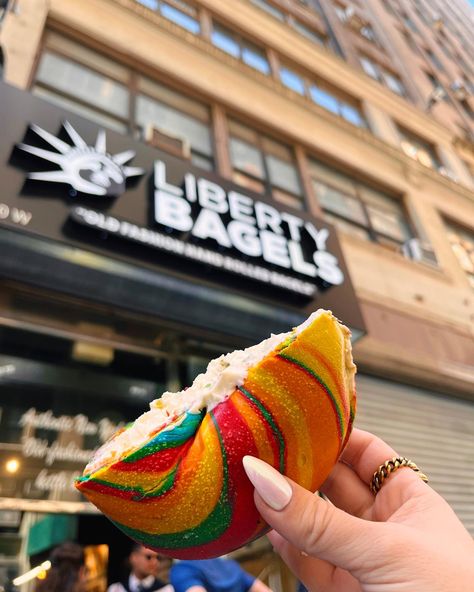 Nyc Bagel Shops, Rainbow Bagels Nyc, Liberty Bagels Nyc, New York Places To Eat, New York Aesthetic Food, New York Bagels Aesthetic, Nyc Bagel Aesthetic, Food Places In Nyc, Bagel New York