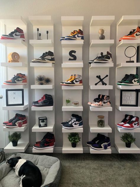 Closet Sneakers Organization, Sneaker Closet Organization, F74 Trend, Shoes Room Ideas, Shoe Room Ideas, Collection Room Ideas, Sneaker Closet Ideas, Sneaker Organization Ideas, Fashion Room Ideas