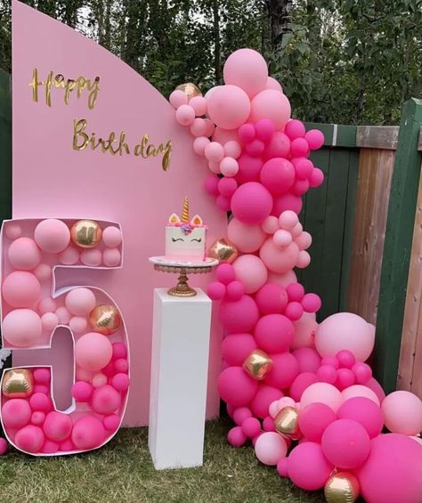 pink birthday party ideas Barbie Decorations Birthday, Donat Tower, 7th Birthday Party For Girls, Barbie Birthday Decorations, Pink Birthday Party Ideas, Pink Party Foods, Joy Birthday, Pink Birthday Theme, Barbie Decorations