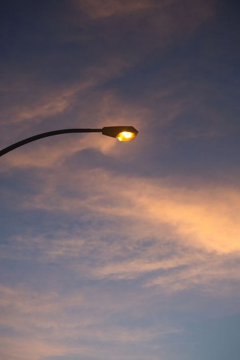 Streetlight Aesthetic, Sunset Painting, Street Light, Aesthetic Videos, Sky Photography, Aesthetic Photography, Sunset Photography, Celestial Bodies, Photography