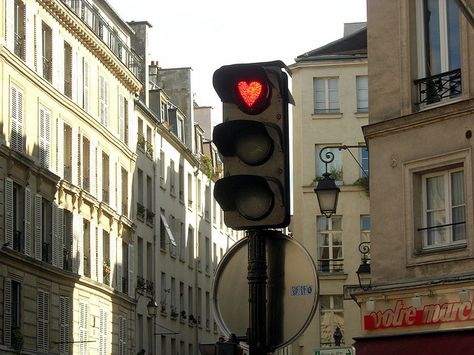 Spotted in the Marais at Vieille du Temple. Le Marais Sneak Attack, Moving To Paris, Bohol, Stop Light, Traffic Light, Oui Oui, Heart On, Pretty Pictures, A Heart