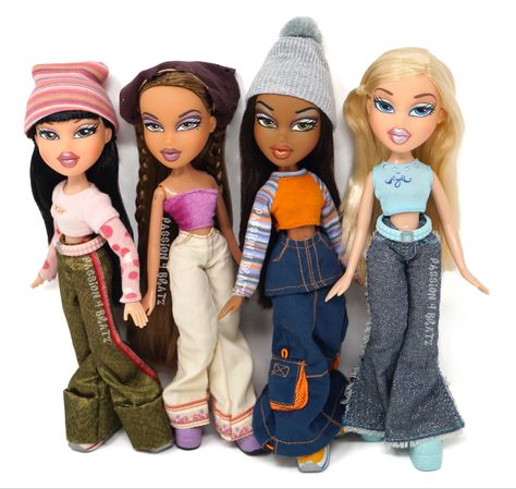 y2k bratz fashion insporation inspo 2000s early 2000s 2001 Fashion, Black Bratz Doll, Bratz Doll Outfits, Y2k Bratz, Bratz Girls, Bratz Inspired Outfits, Doll Aesthetic, Purple Logo, Bratz Doll