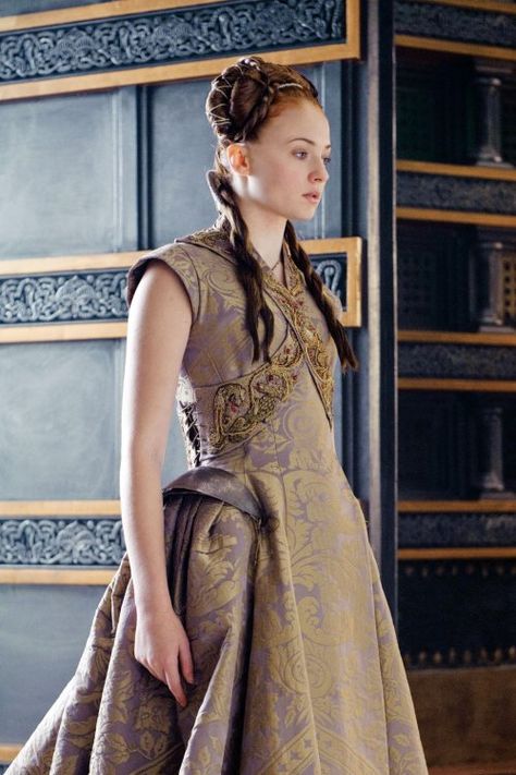 Pay careful attention: Clues abound in the gorgeous dresses of the HBO hit, courtesy of its Emmy-nominated costume designer Michele Clapton and a full-time embroiderer Michele Carragher. Sansa Stark Wedding, Sansa Stark Dress, Game Of Thrones Dress, Game Of Thrones Sansa, Got Costumes, Tom Wlaschiha, Game Of Thrones Costumes, Rose Leslie, Lena Headey