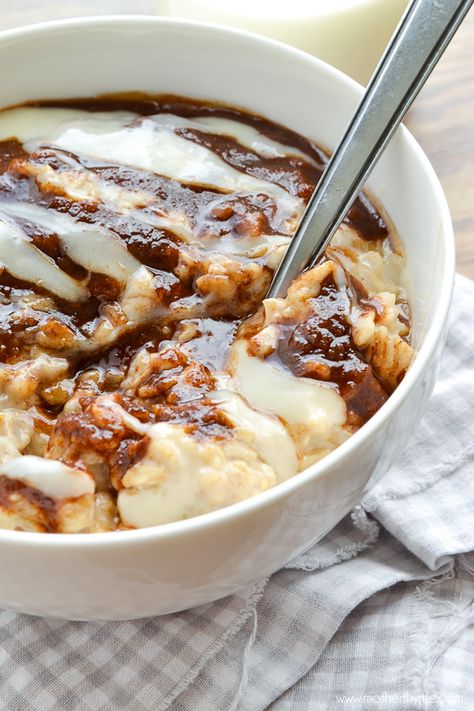 Cinnamon Roll Oatmeal Cinnamon Roll Oatmeal, Oatmeal Recipes, Slow Food, Breakfast Brunch Recipes, Breakfast Time, Breakfast Dishes, Cinnamon Roll, Yummy Breakfast, Cinnamon Rolls