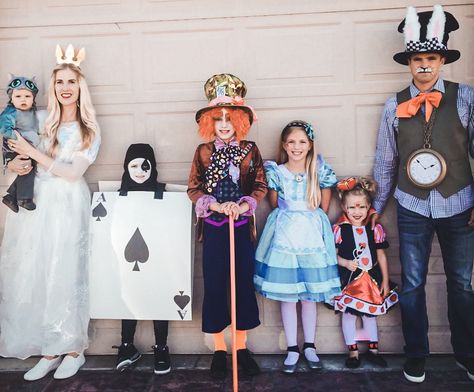 Alice In Wonderland Halloween Costume, Halloween Costumes Family, Alice In Wonderland Halloween, Halloween Alice In Wonderland, Family Halloween Costume, Alice In Wonderland Diy, Themed Halloween Costumes, Alice In Wonderland Tea Party Birthday, Diy Costumes Women