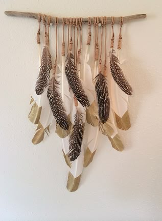 Feather Wall Art Interior Boho, Feather Crafts, Feather Wall, Feather Art, Hanging Art, Diy Wall, Diy Inspiration, Diy Art, Dream Catcher