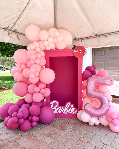 C’mon Barbie Let’s Go Party!🎶✨ #barbie #barbietheme #barbiebox #barbieballoons #barbieballoongarland #barbiethemecake #barbiethemeparty #barbieboxprop #bocaraton #wellington #pga #jupiter #jupitermoms Barbie Dance Birthday Party, Barbie Bday Decor, 4th Birthday Barbie Party Decor, Barbie Princess Party, 4 Year Birthday Party Barbie, Barbie Birthday Balloons, Barbie Dance Party, Barbie 7th Birthday Party Ideas, Barbie Kids Birthday Party