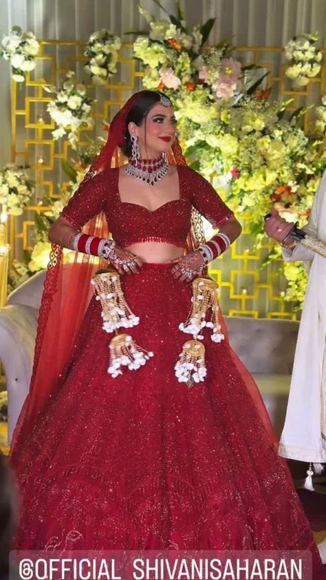 Red Lehnga Dress Indian, Red Lehenga For Bride, Indian Bride Red Lehenga, Red Indian Wedding Dress Bridal Lehenga, Sangeet Look Brides, Red Bridal Lehenga Sabyasachi, Hindu Wedding Aesthetic, Red Lehenga Simple, Red Indian Wedding Dress