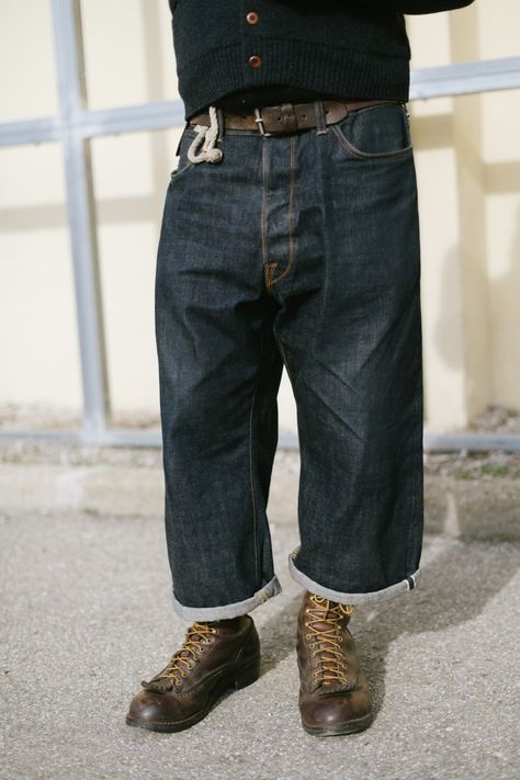 They Are Wearing: Pitti Uomo 103 [PHOTOS] Americana Fashion Men, Older Mens Fashion, Minimalist Men, Americana Fashion, Fashion Mood Board, January 2023, Man Standing, Over 50 Womens Fashion, Dungarees